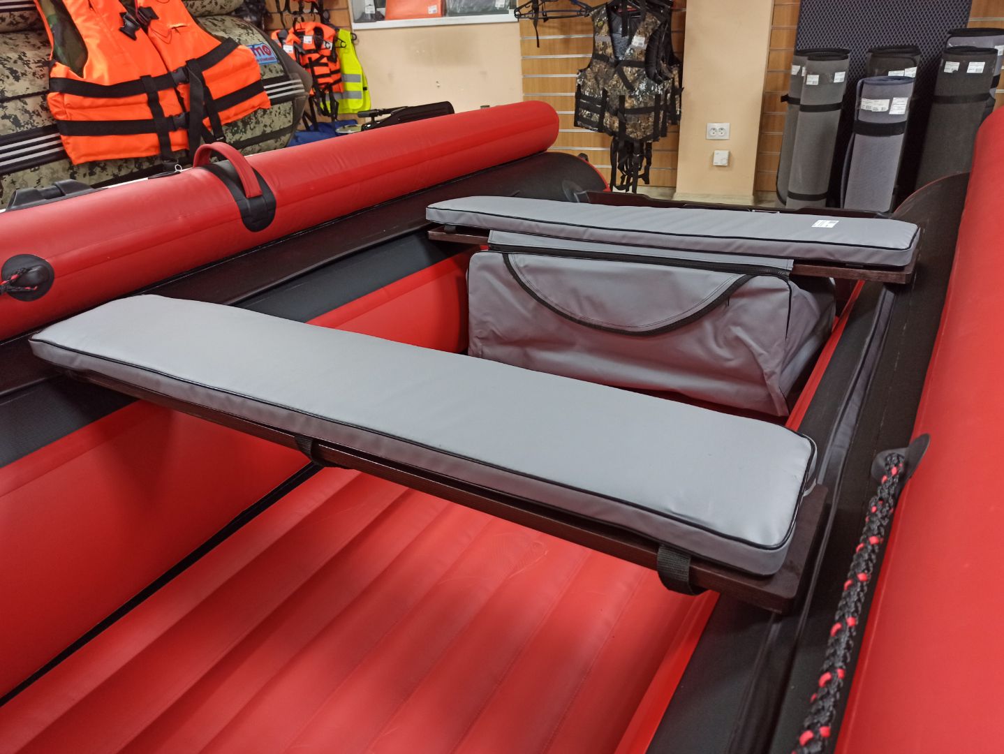 КОМПЛЕКТ МЯГКИХ НАКЛАДОК С СУМКОЙ ДЛЯ ЛОДОК 90Х20 СЕРЫЙ в Новокуйбышевске