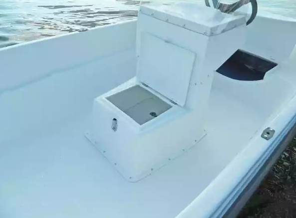 Стеклопластиковая лодка Пингвин с консолью (тримаран) в Новокуйбышевске