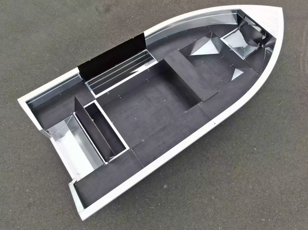 Алюминиевая лодка  Неман-420 в Новокуйбышевске