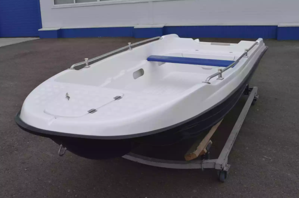 Стеклопластиковая лодка Пингвин New (тримаран) в Новокуйбышевске