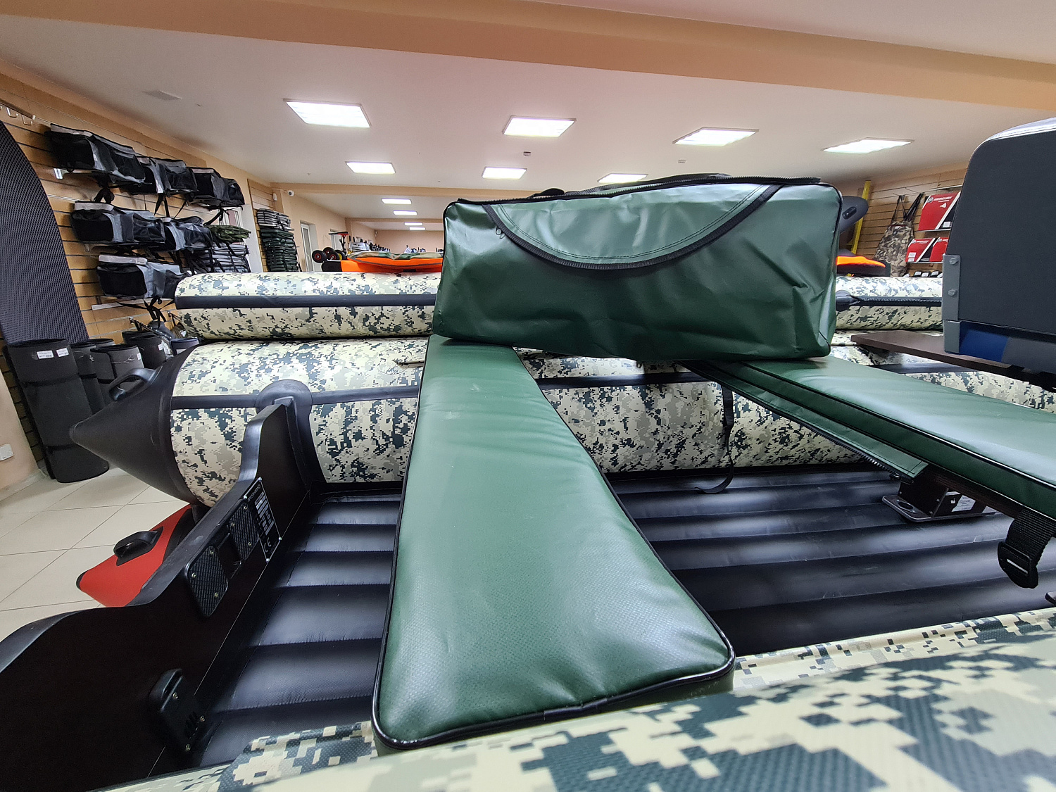 КОМПЛЕКТ МЯГКИХ НАКЛАДОК С СУМКОЙ ДЛЯ ЛОДОК 80Х20 ЗЕЛЕНЫЙ в Новокуйбышевске